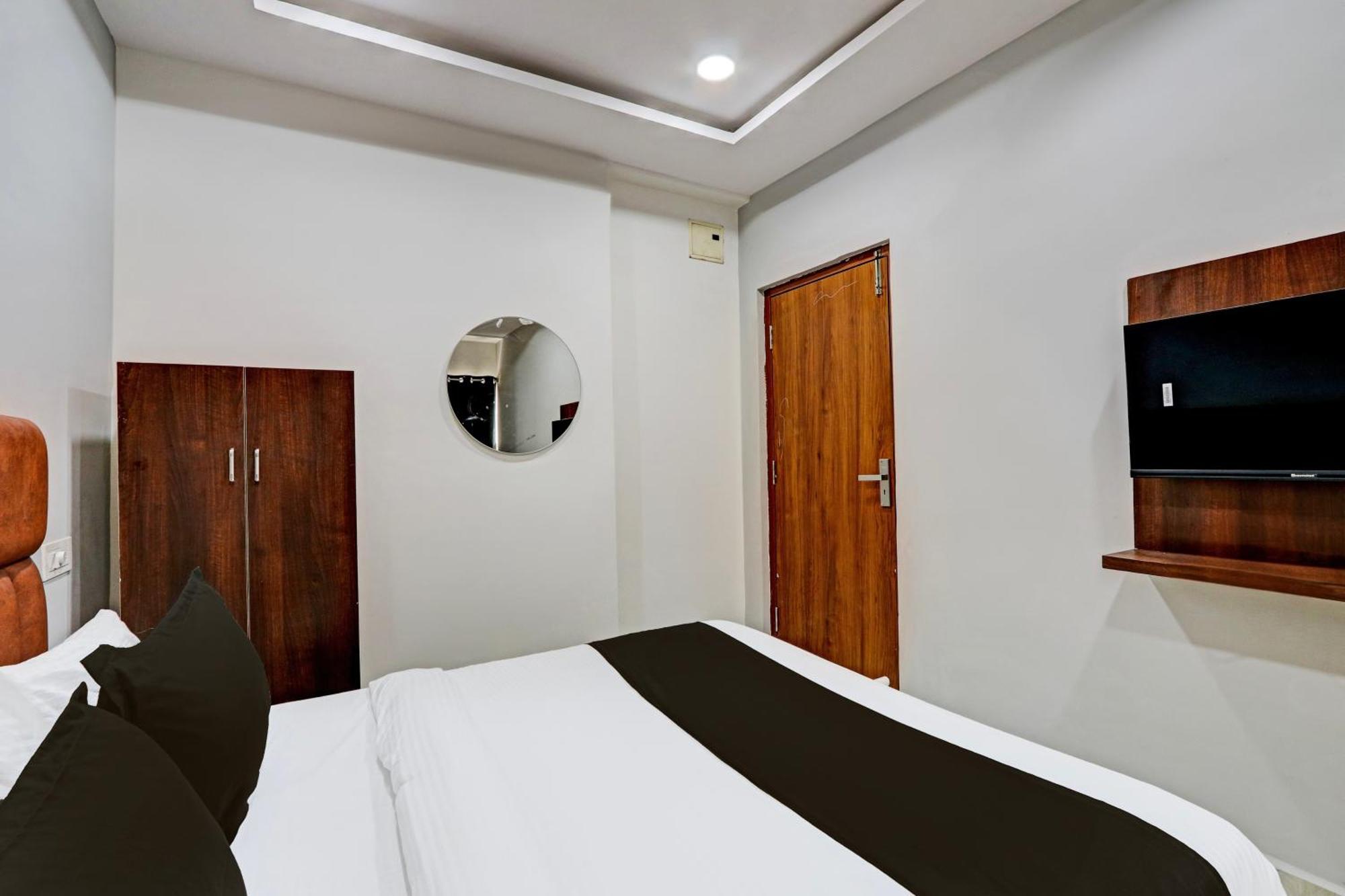 Super Hotel O Lavish Tranquil Χιντεραμπάντ Εξωτερικό φωτογραφία