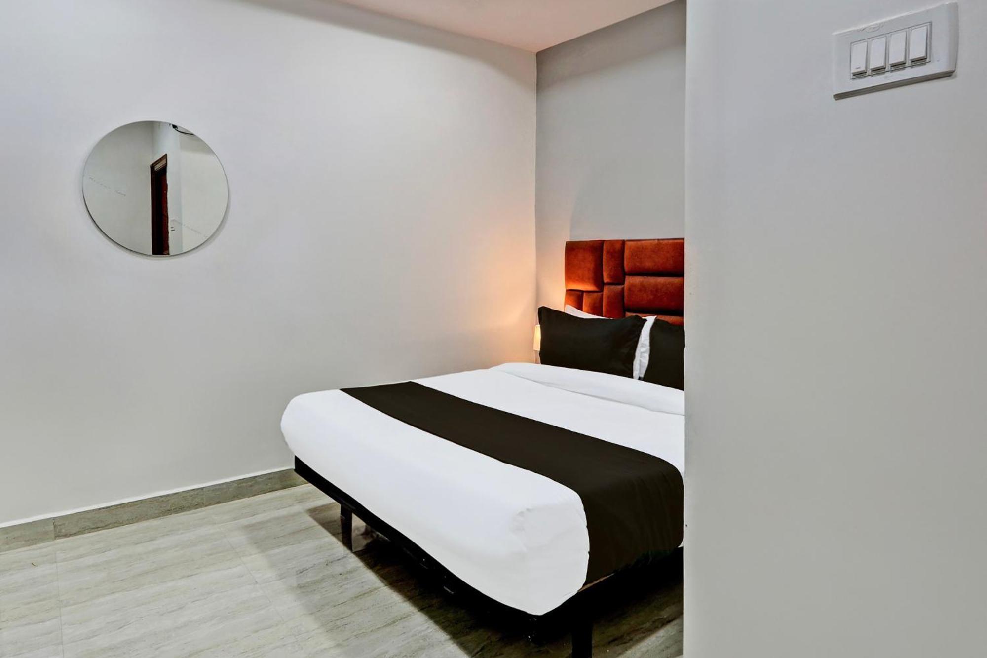Super Hotel O Lavish Tranquil Χιντεραμπάντ Εξωτερικό φωτογραφία
