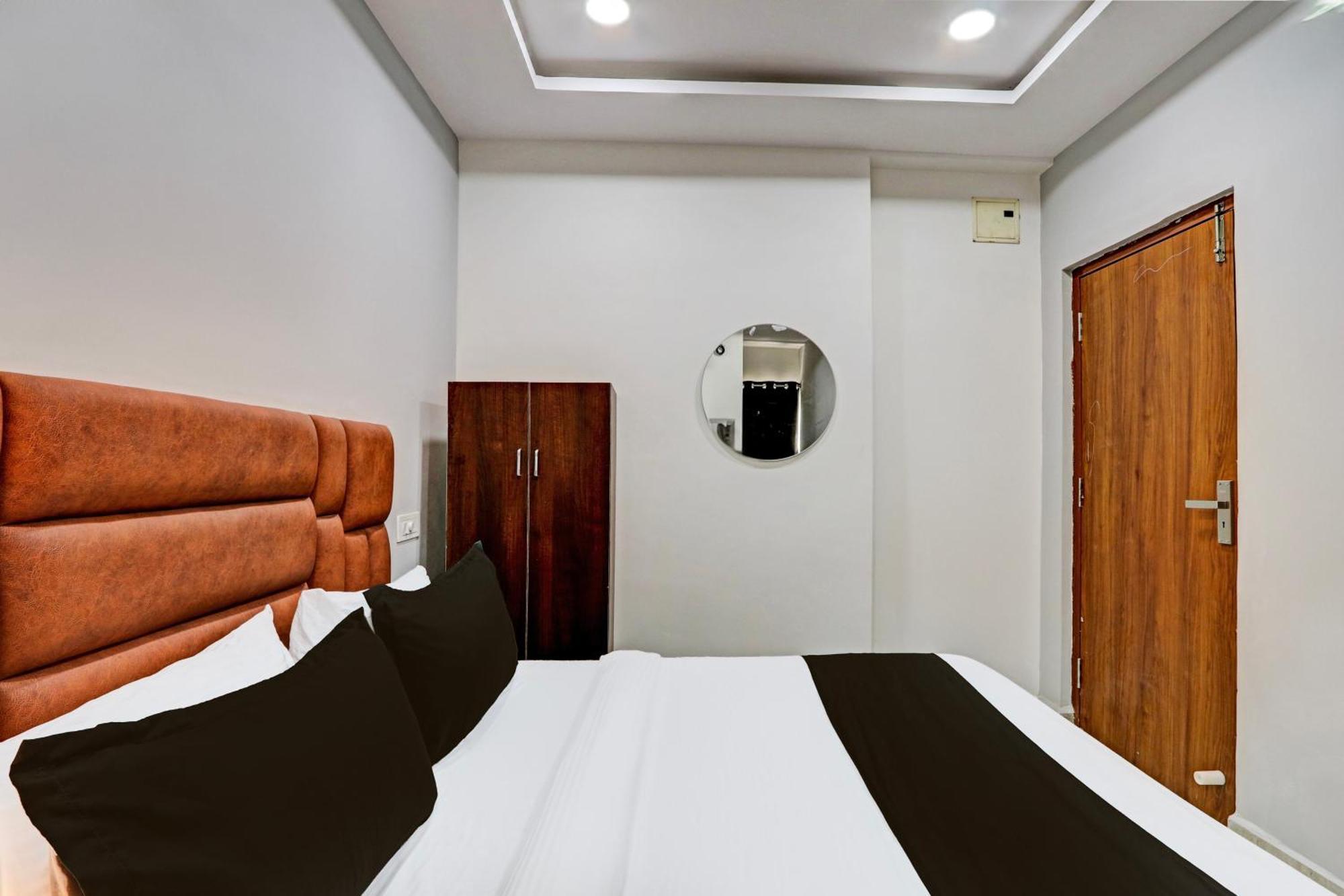 Super Hotel O Lavish Tranquil Χιντεραμπάντ Εξωτερικό φωτογραφία