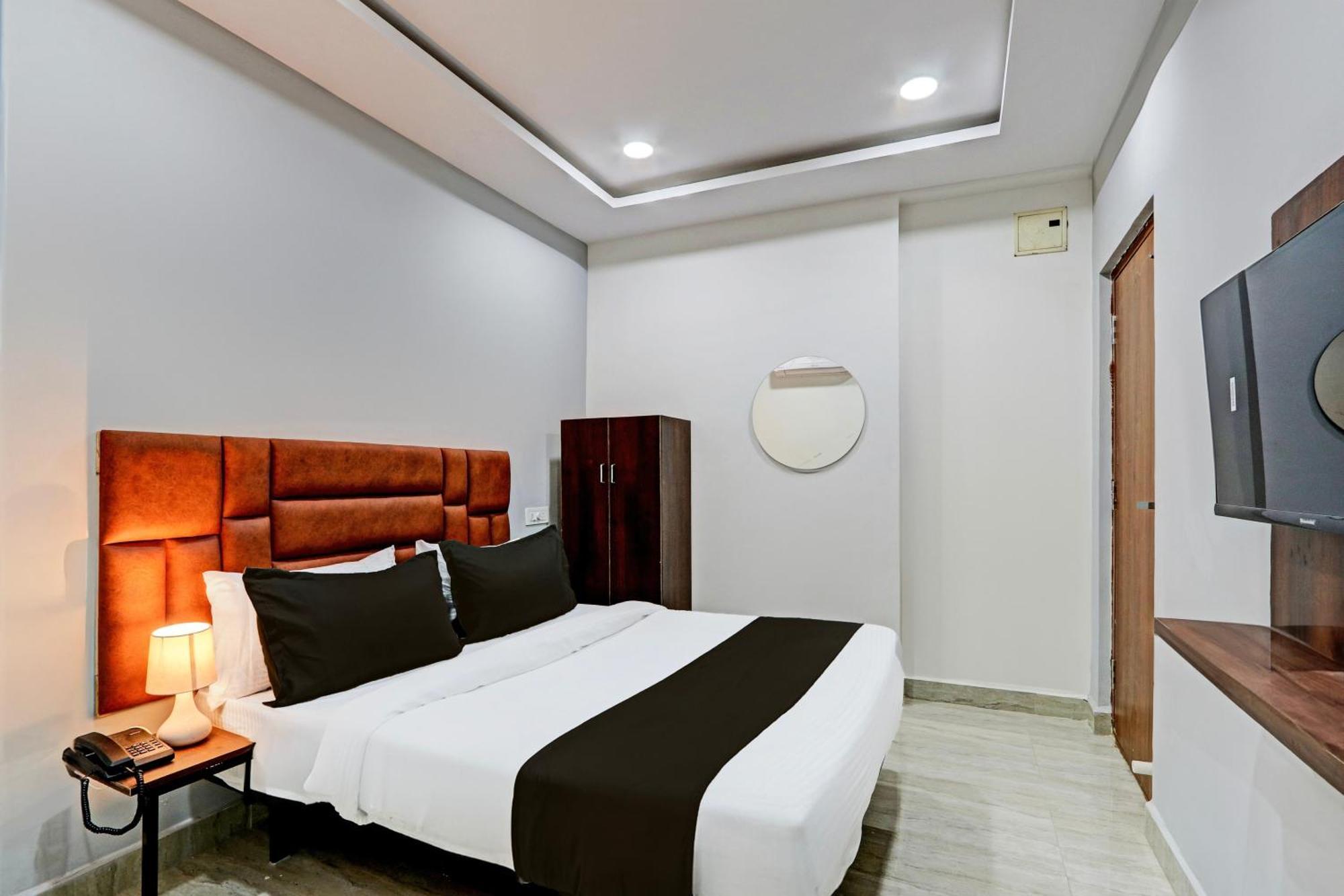 Super Hotel O Lavish Tranquil Χιντεραμπάντ Εξωτερικό φωτογραφία